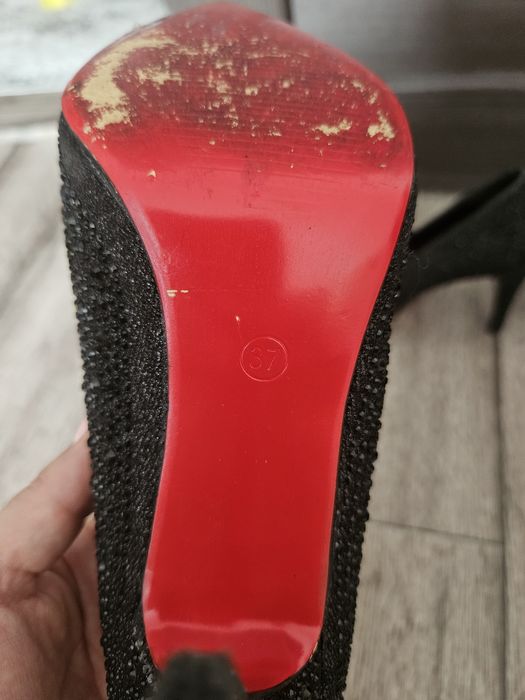 Продам черные туфли