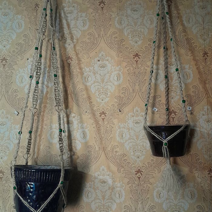 Подвесное кашпо для комнатных растений.