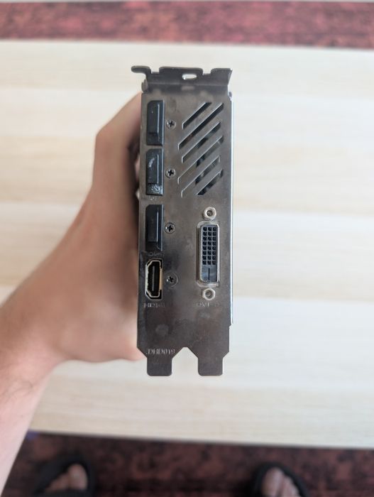 Gigabyte GeForce GTX 1080 Ti 11GB – Stare Foarte Bună, Funcționează Perfect