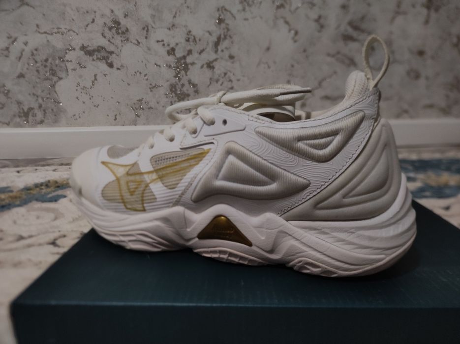 Продам обуви найк и мизуно