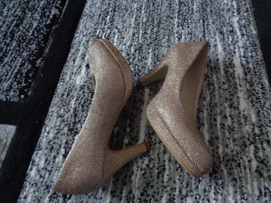 Vand pantofi de dama