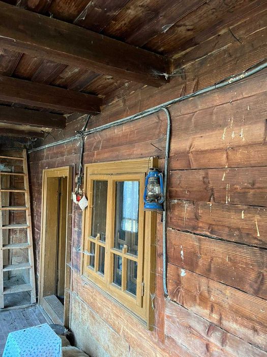 Vand casa traditionala maramuresana si sura pentru relocare