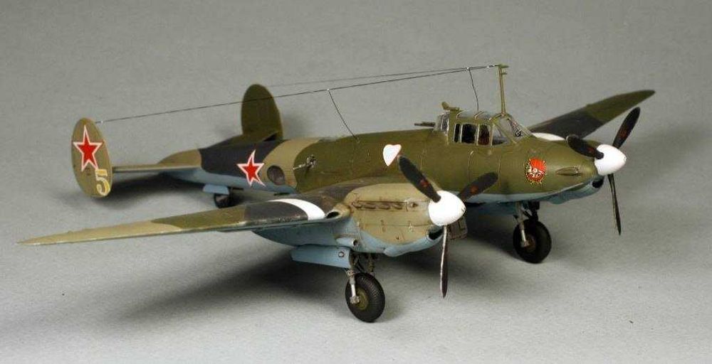 Сборная модель самолета Пе-2 (ЗВЕЗДА, 1/48)