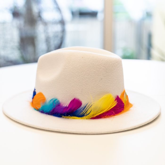 Palarie personalizata "feathres hat"