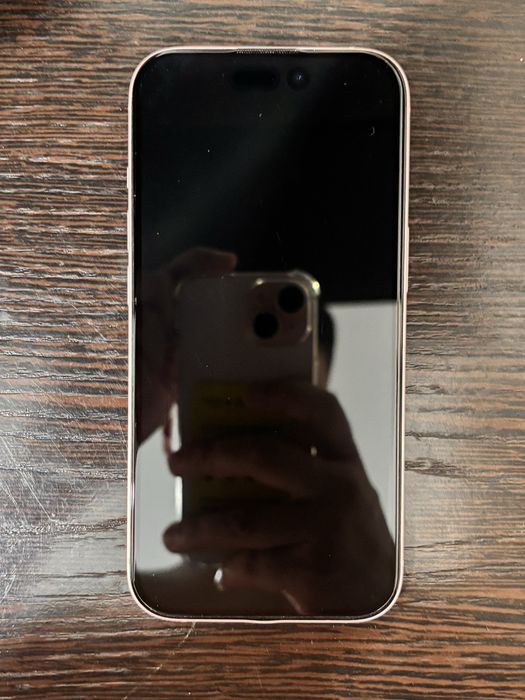 Iphone 15 розовый