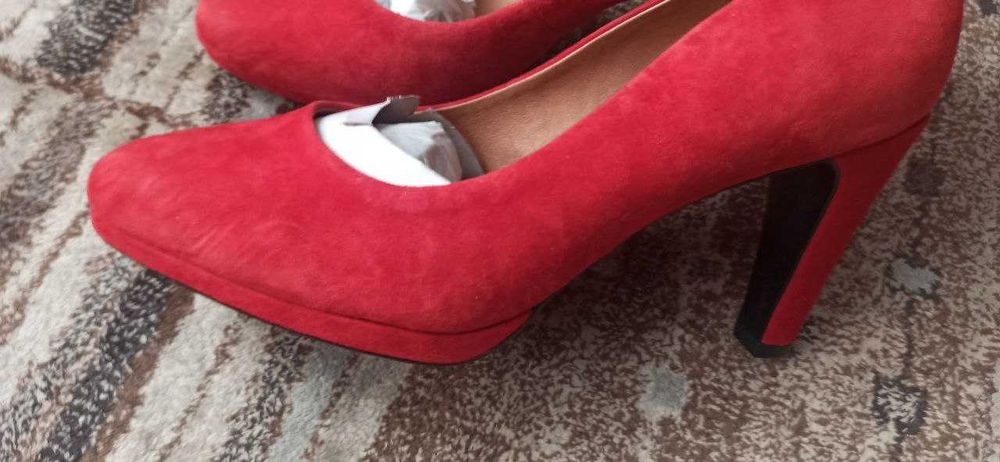 Продам женскую обувь