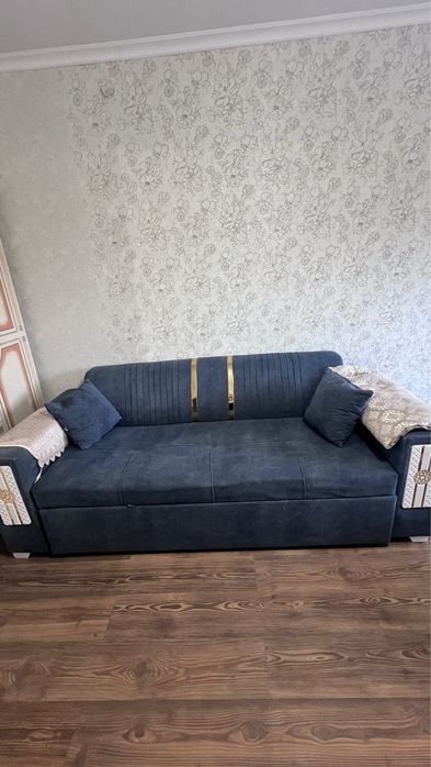 Продам срочно диван в хорошем состоянии торг есть
