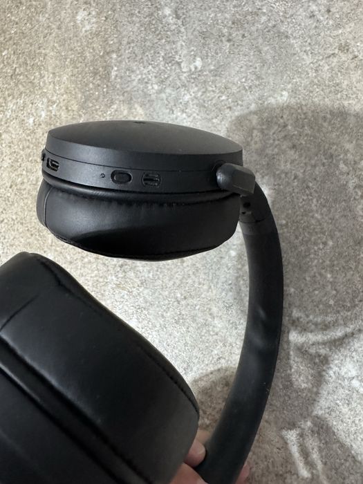 Vând căști audio Sennheiser HD 350BT, over-ear, wireless, Bluetooth, culoare neagră.