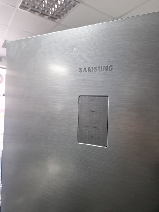 Хладилник с фризер Samsung 200 см 400 литра