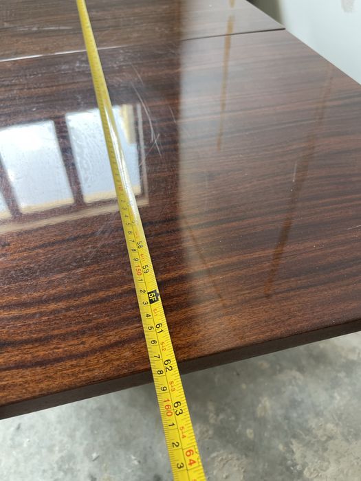 Масивна дървена маса