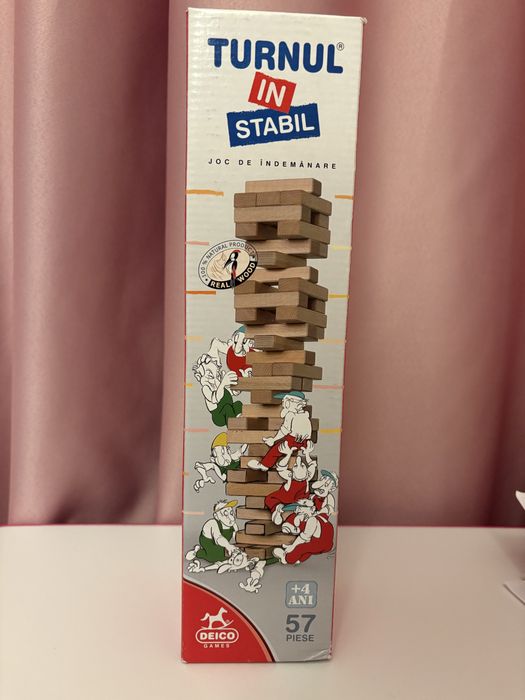 Turnul instabil -joc de indemanare