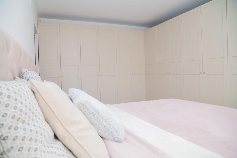 Apartament 3 camere, 115 mp util, mobilat, loc parcare subteran, curte