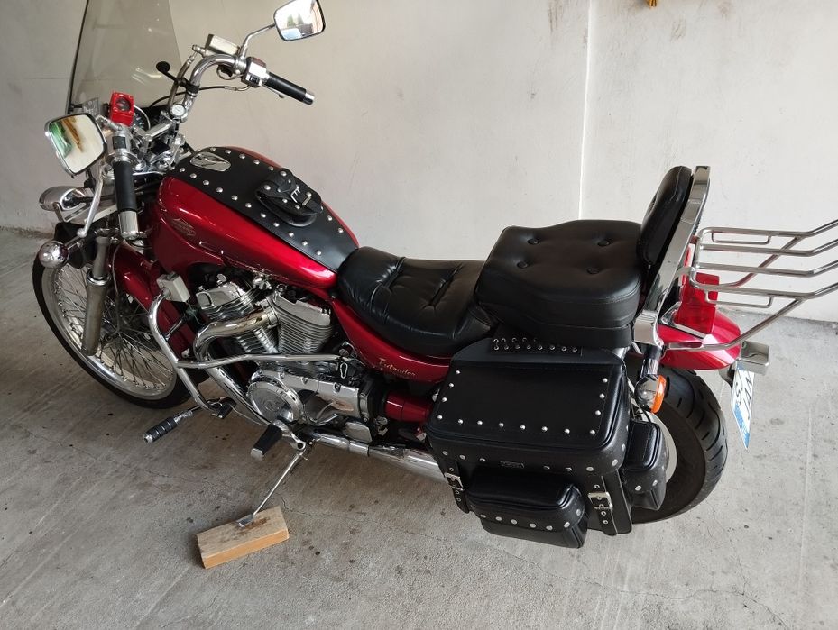 Suzuki intruder vs800