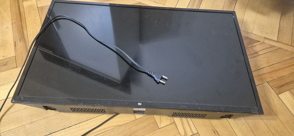 Xiaomi LED TV HD
E
Mogenb/model:L32M5-5ARU