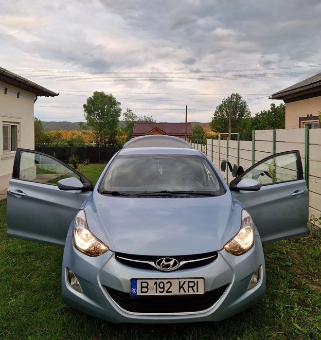 Hyundai Elantra Vând Hyundai Elantra, stare foarte buna