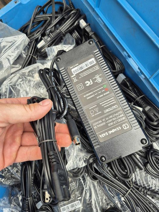 Vand incarcatoare de trotinete electrice