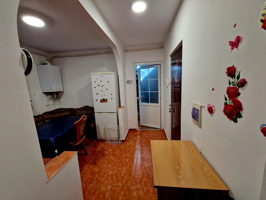 Vand apartament zona calea romanului