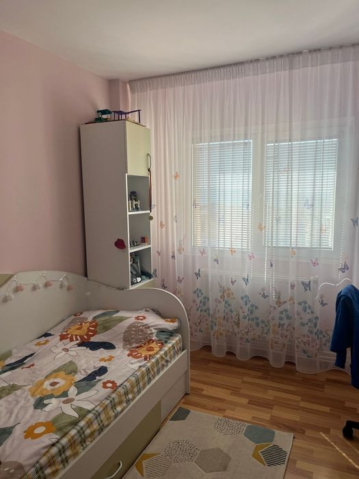 Dormitor tineret complet – 5 piese, stare bună.