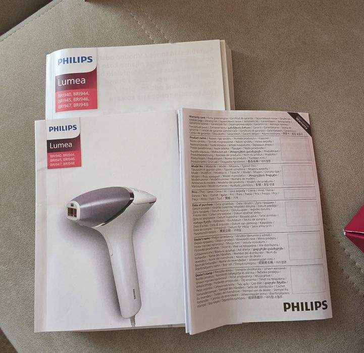 Фотоепилатор Phillips Lumea 8000