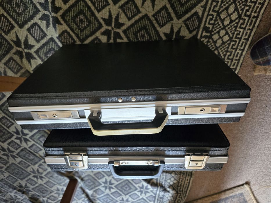 Продавам два куфара