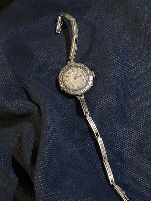 Сребърен дамски часовник