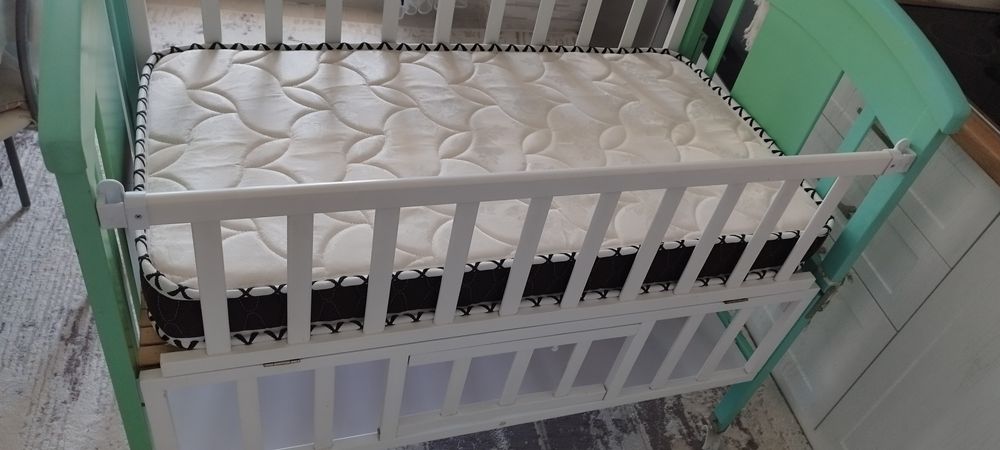 продам детскую кроватку
