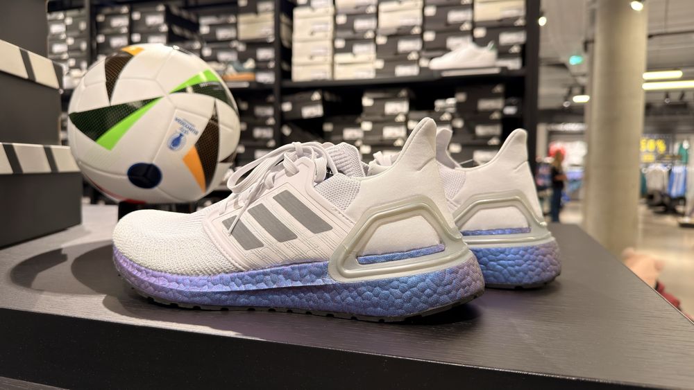 Adidas Ultraboost 20 , originali la cutie ( nr 42.2/3 - 46.2/3 )