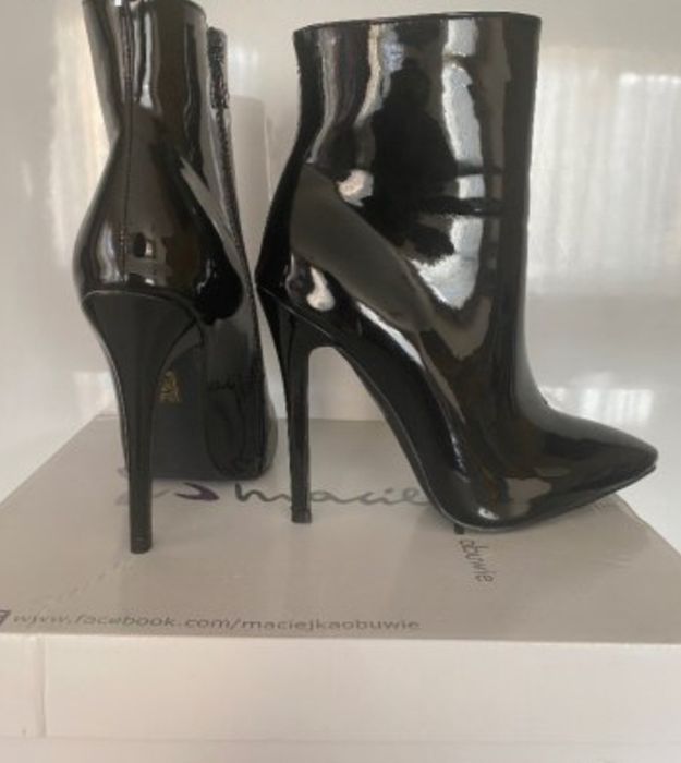 Страхотни лачени обувки на ток