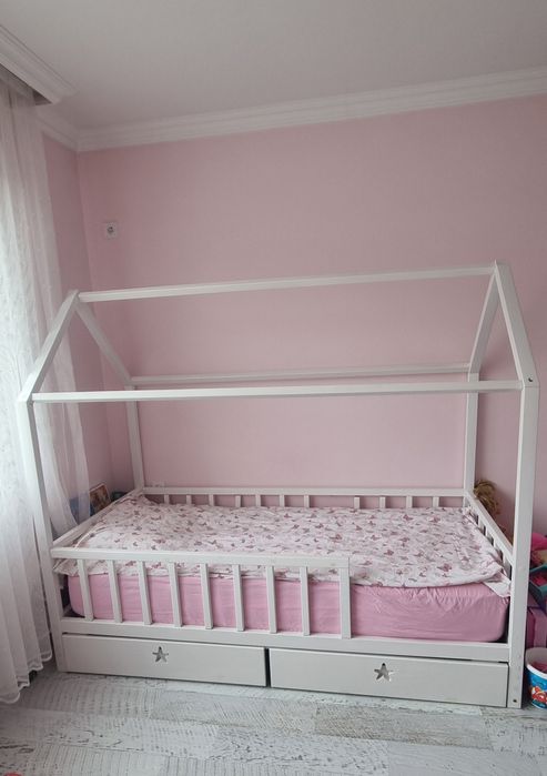 Легло тип къщичка