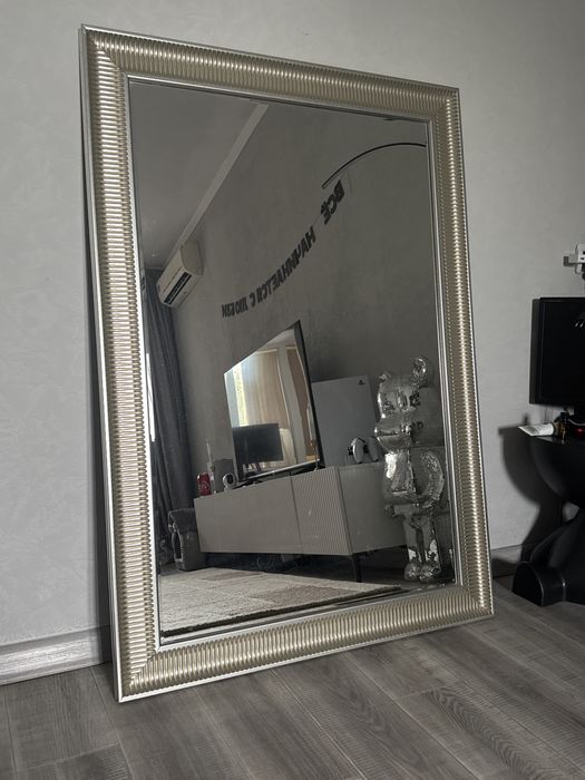 Продам зеркало в рамке