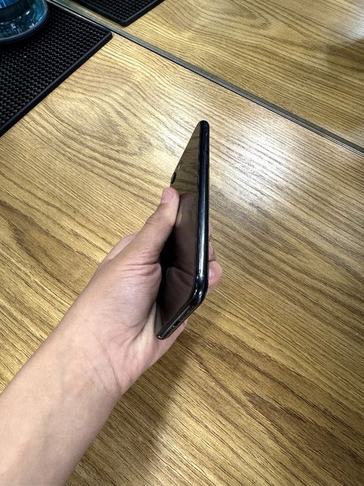 Iphone se 64gb sotiladi