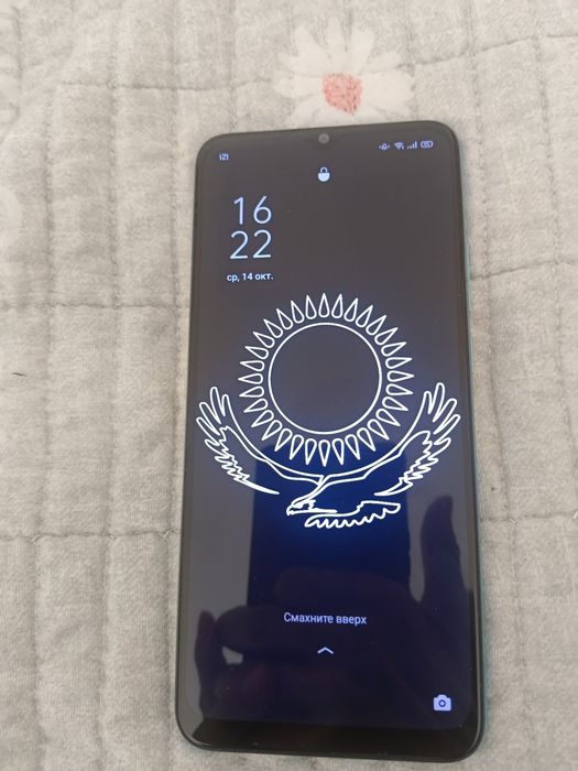 Продам смартфон Oppo память 64гб. В хорошем состоянии.