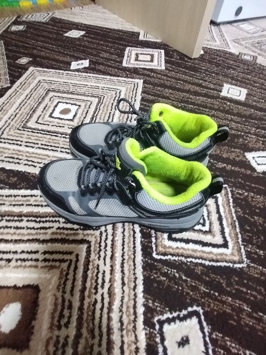 Кроссовки р 40, ,цена 3000тг