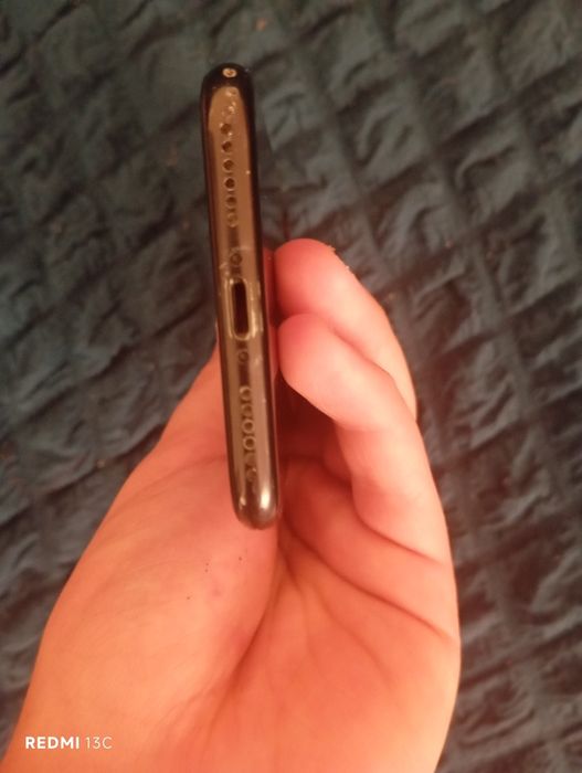 Продаю Iphone 7.