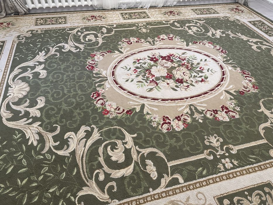 Продам кілем в хорошем состояние