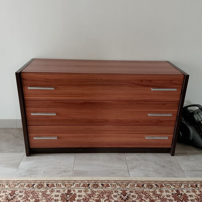 Продам кровать и тумбы