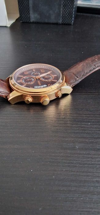 Часовник Guess хронограф