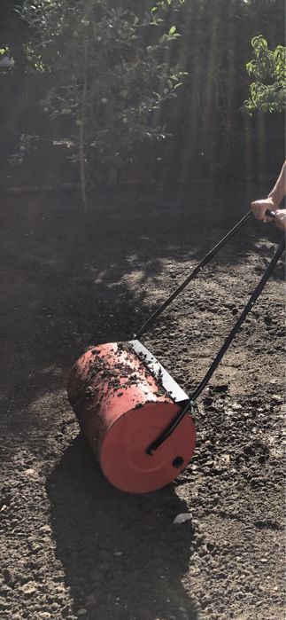 Валяк за трева под наем