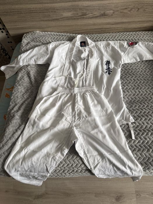 Продам кимоно для карате на мальчика