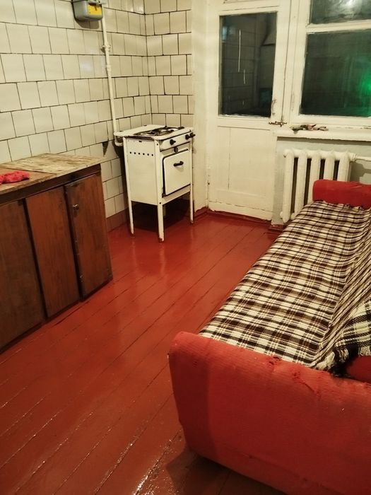 бир хонали сотилади