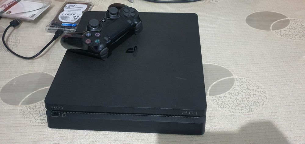 Playstation 4 sotiladi orginal pulti 2 ta bor.