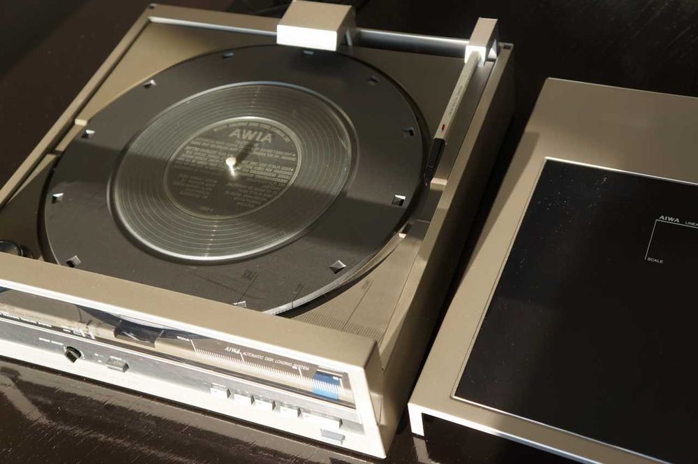 Тангенциален грамофон AIWA LX-100