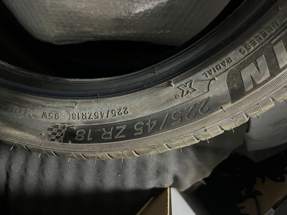 Продам резину р. 225 ×45 ×18