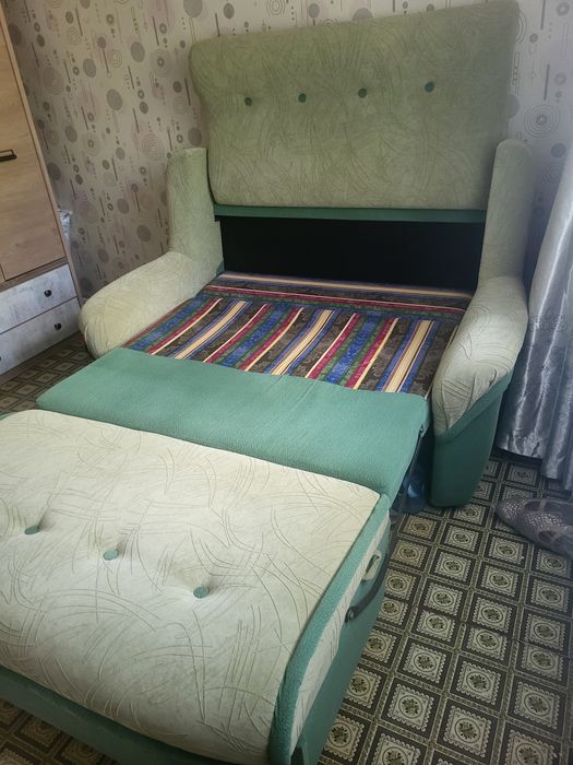 Продам раскладной диван в отличном состочнии.