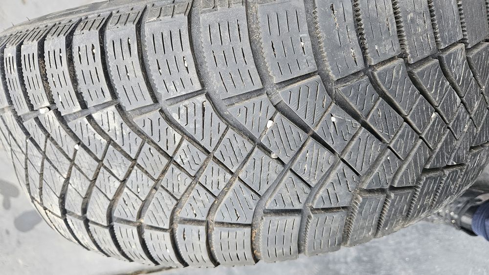 2бр гуми 205 60 16 дот 20 пирели