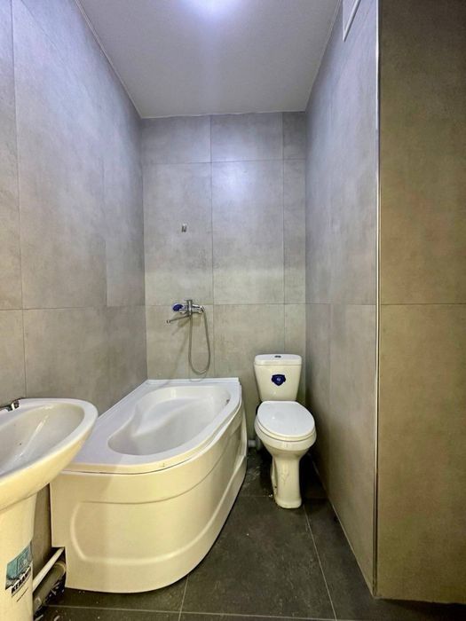 Продаётся 1 ком квартира Под Инвестицию Рядом с Узбоом ЖК Ассалом Сохи