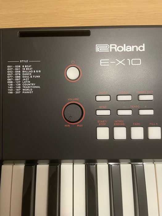 Синтезатор Roland E-X10 с динамика