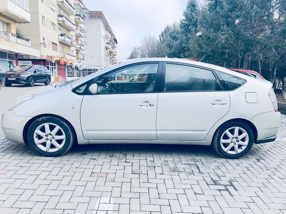 Toyota Prius 2005 – Hibrid, Economică