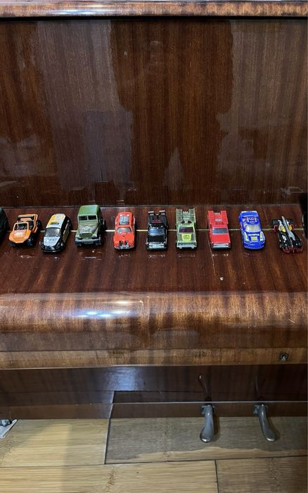 Машинки Hot wheels