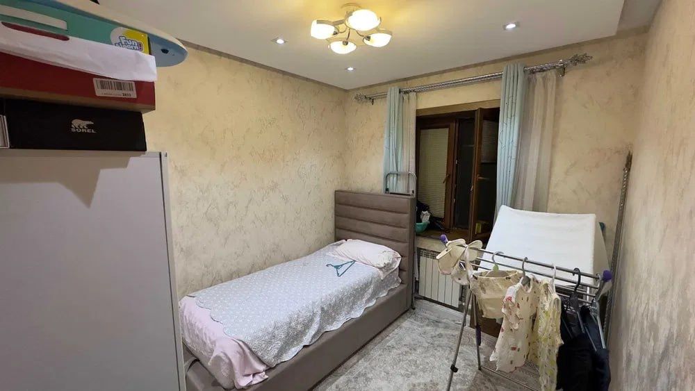 “Mirabad Gospitalniy 5xonali kvartira 115m2. Sotiladi SROCHNO”